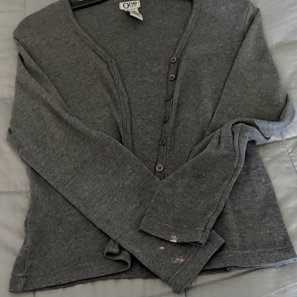 3/$20 🌸 Gray Cardigan - Picture 4 of 5
